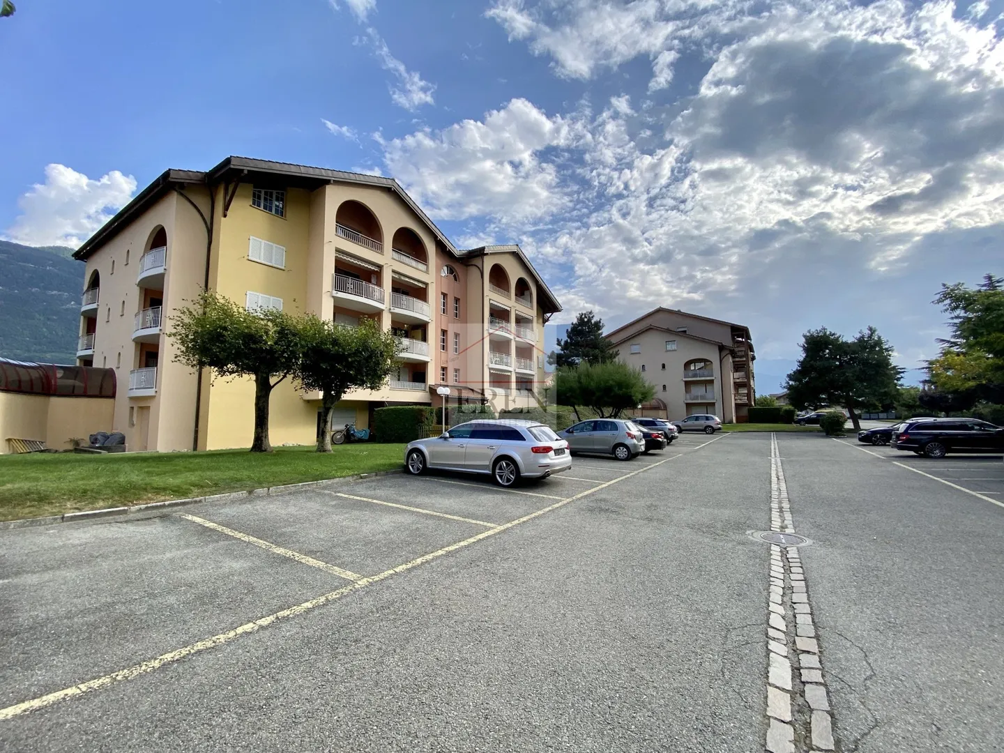 Superbe studio meublé avec balcon sud et vue sur les montagnes à louer aux bains de Saillon - Photo 12 sur 12