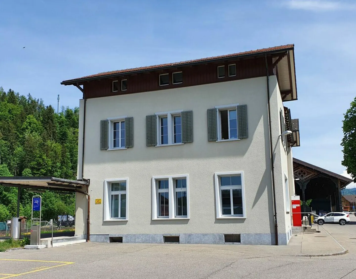 Interesting rental space at Bauma train station - Photo 2 of 2