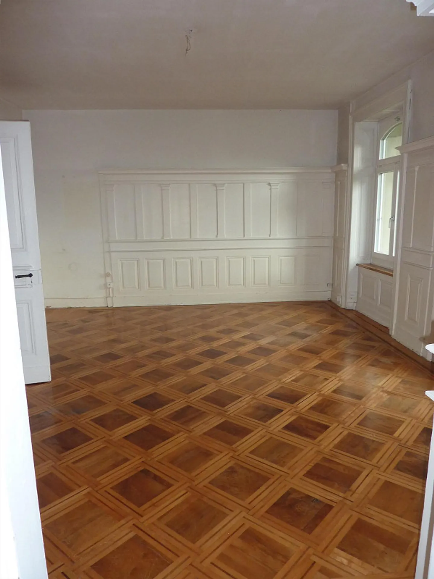5 Room Apartment Zurich 2 - Photo 1 of 8