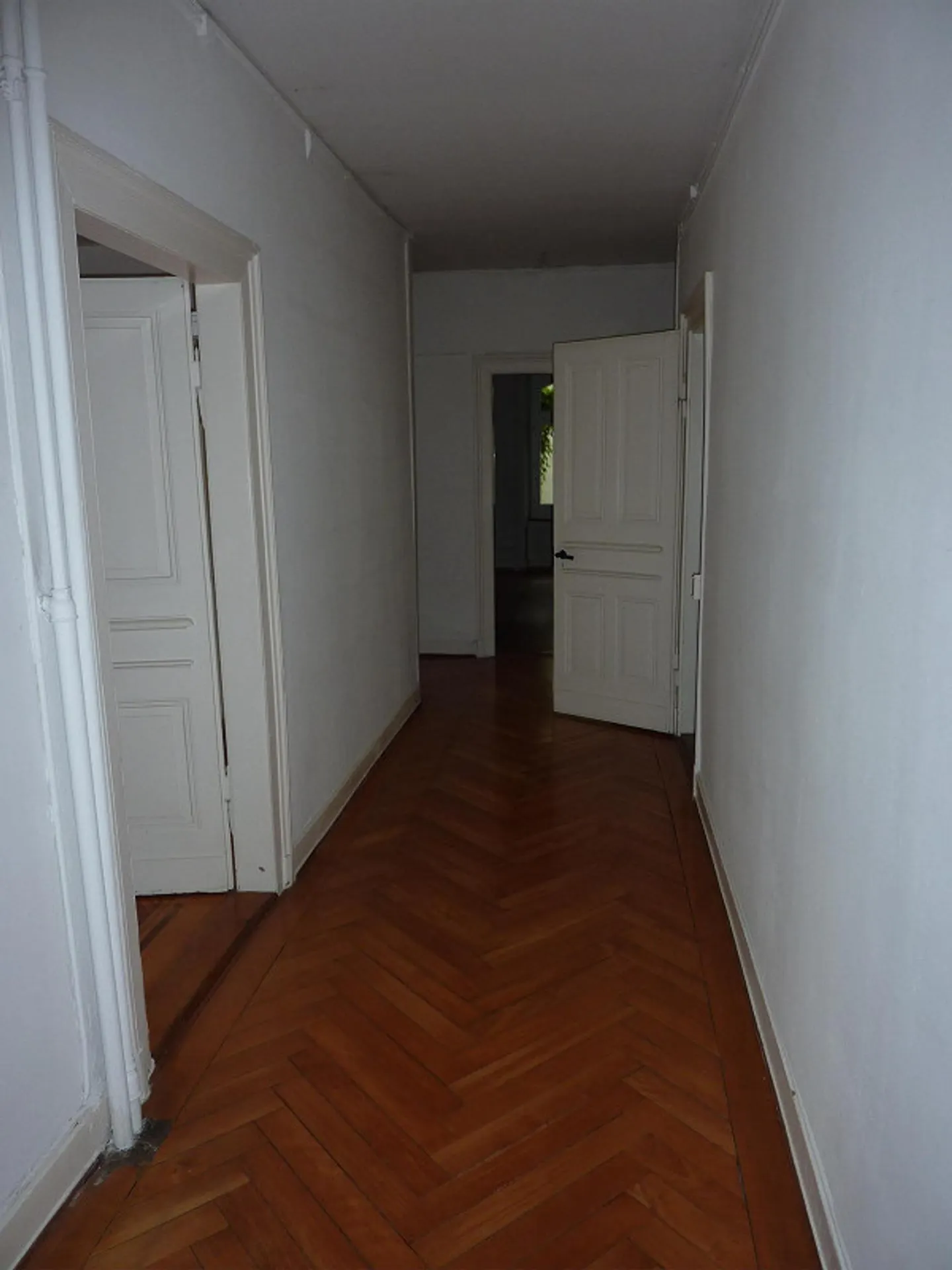 5 Room Apartment Zurich 2 - Photo 6 of 8