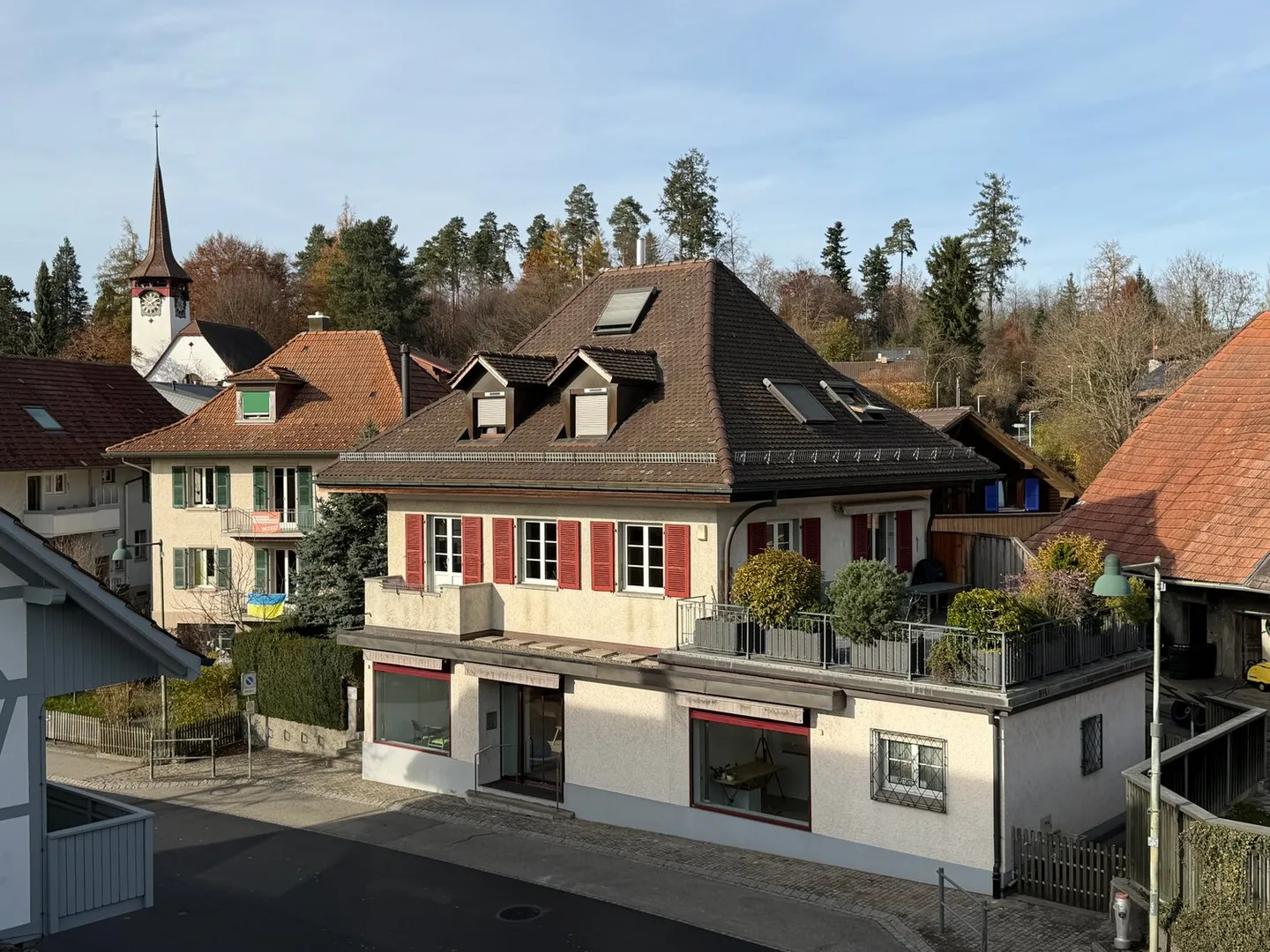 Residential and commercial building, village center Niederscherli - Photo 4 of 24