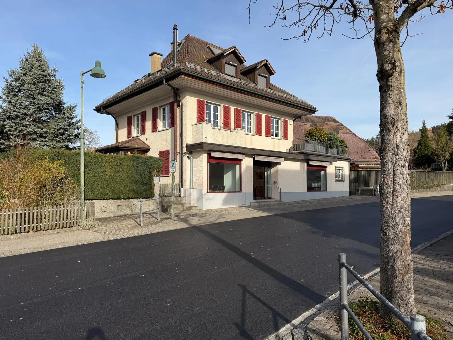 Residential and commercial building, village center Niederscherli - Photo 3 of 24