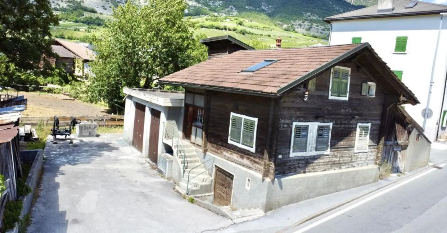 Haus zu renovieren mit nach Wunsch umbaubarer Keller - Foto 1 von 13