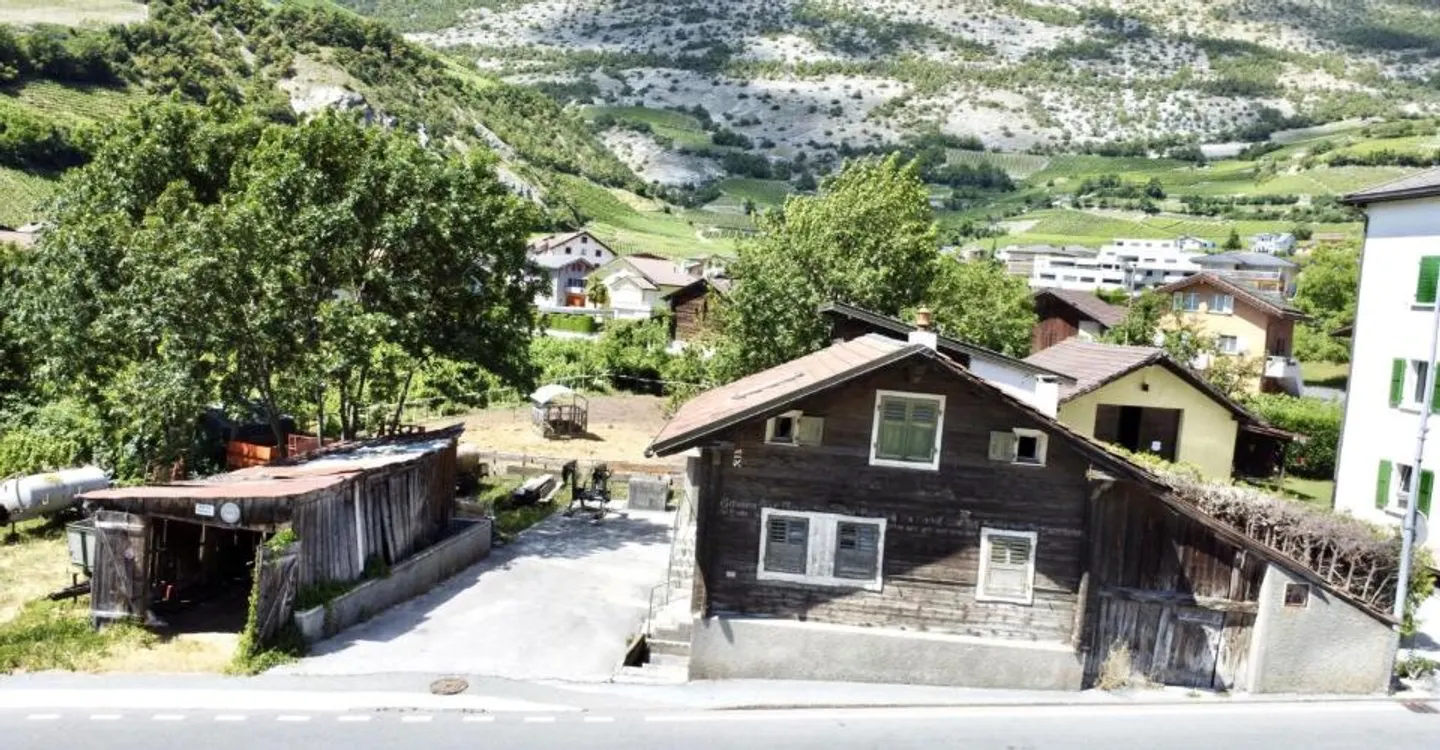 Haus zu renovieren mit nach Wunsch umbaubarer Keller - Foto 3 von 13