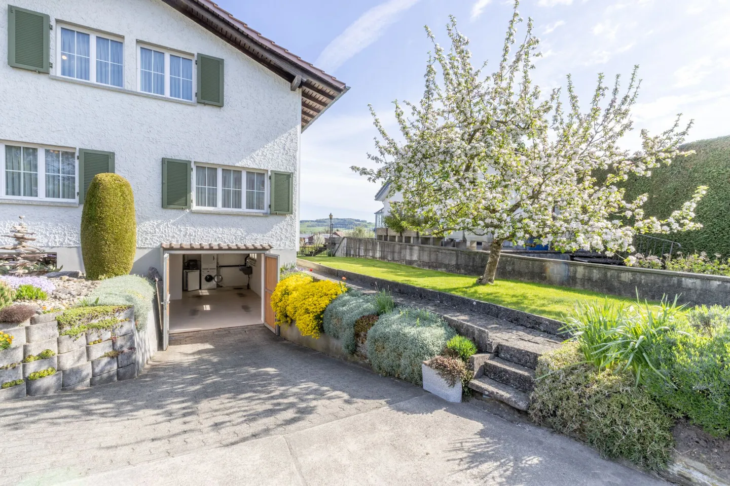 Maison individuelle de 3,5 pièces avec garage, véranda et vue imprenable sur la verdure - Photo 5 sur 31
