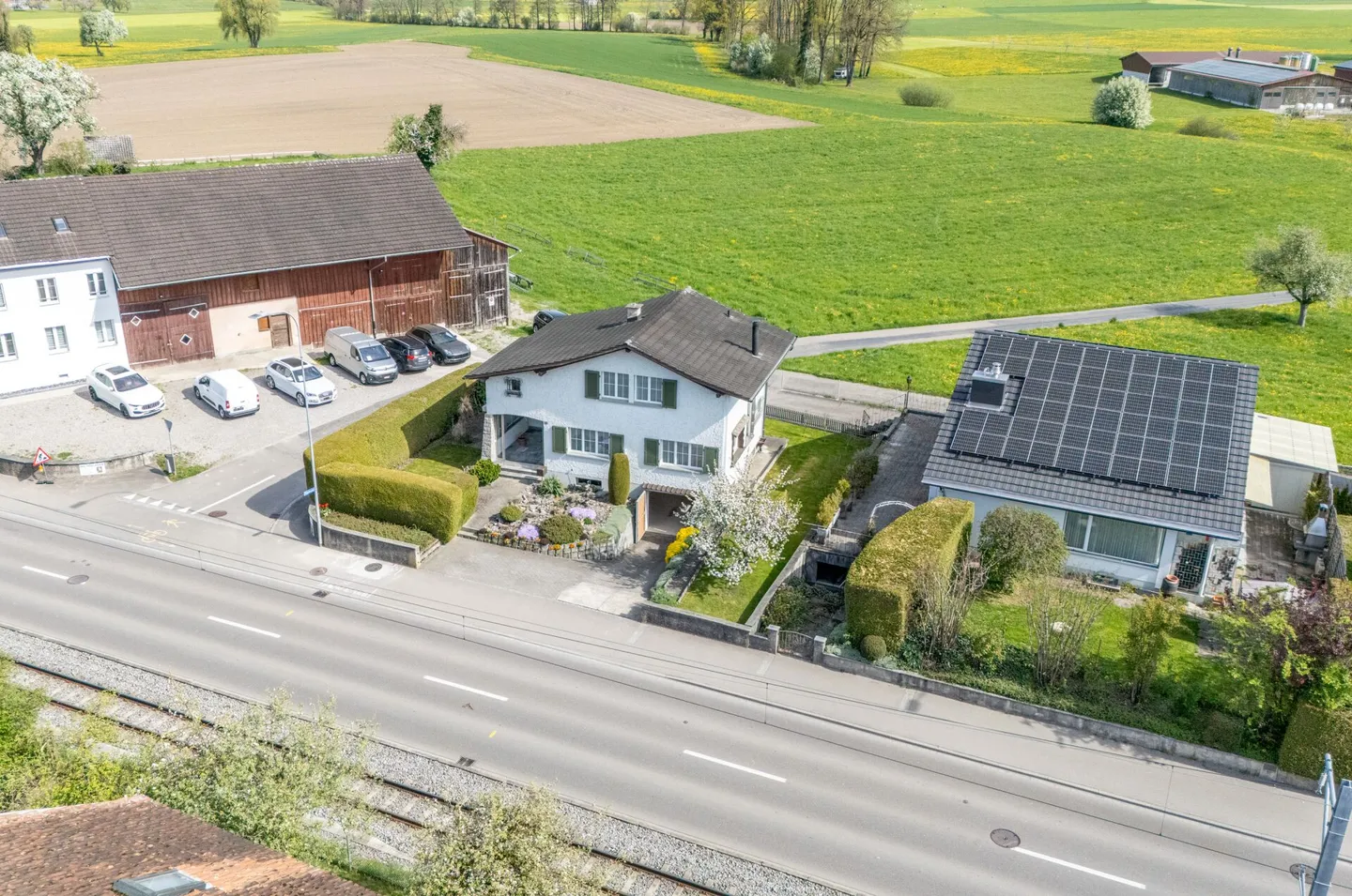 Maison individuelle de 3,5 pièces avec garage, véranda et vue imprenable sur la verdure - Photo 1 sur 31