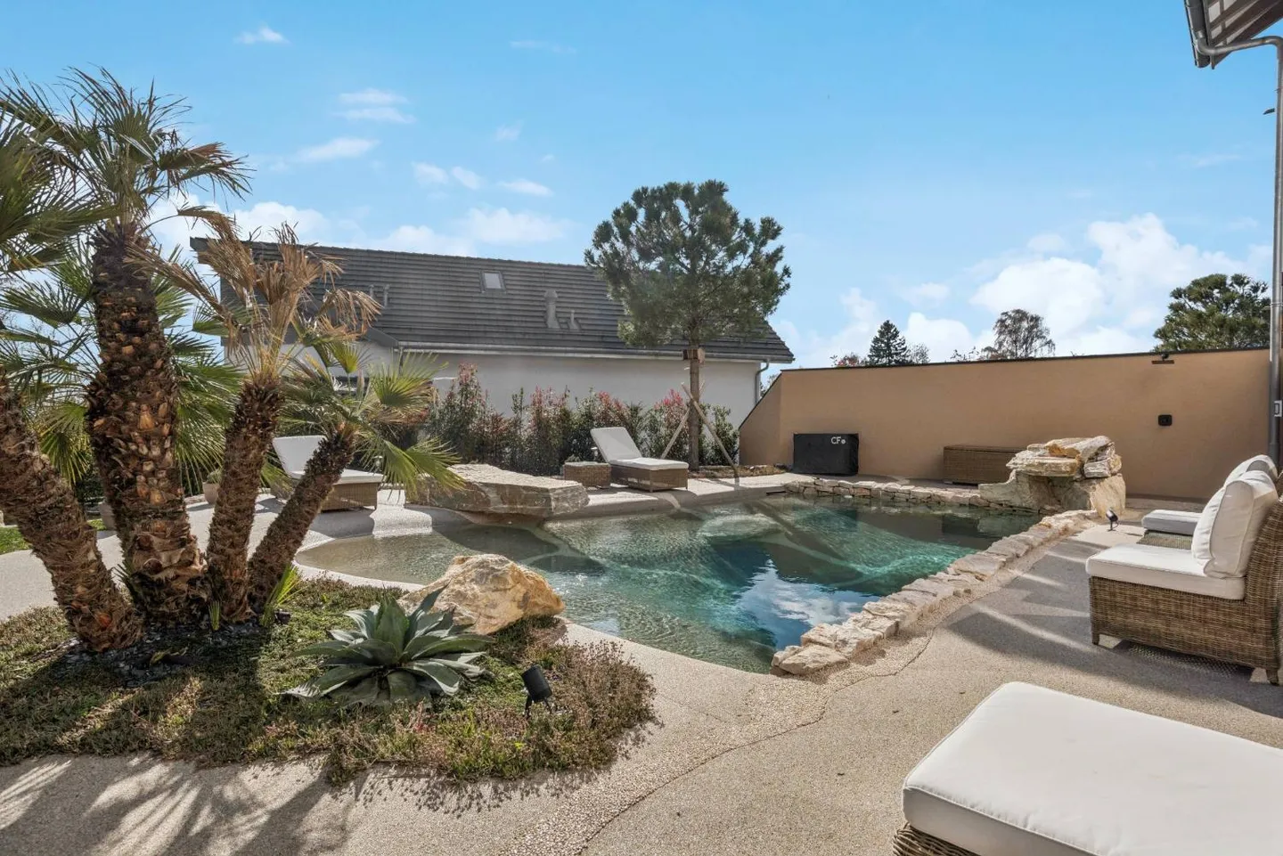 Propriété extraordinaire avec piscine et SPA - Photo 2 sur 13