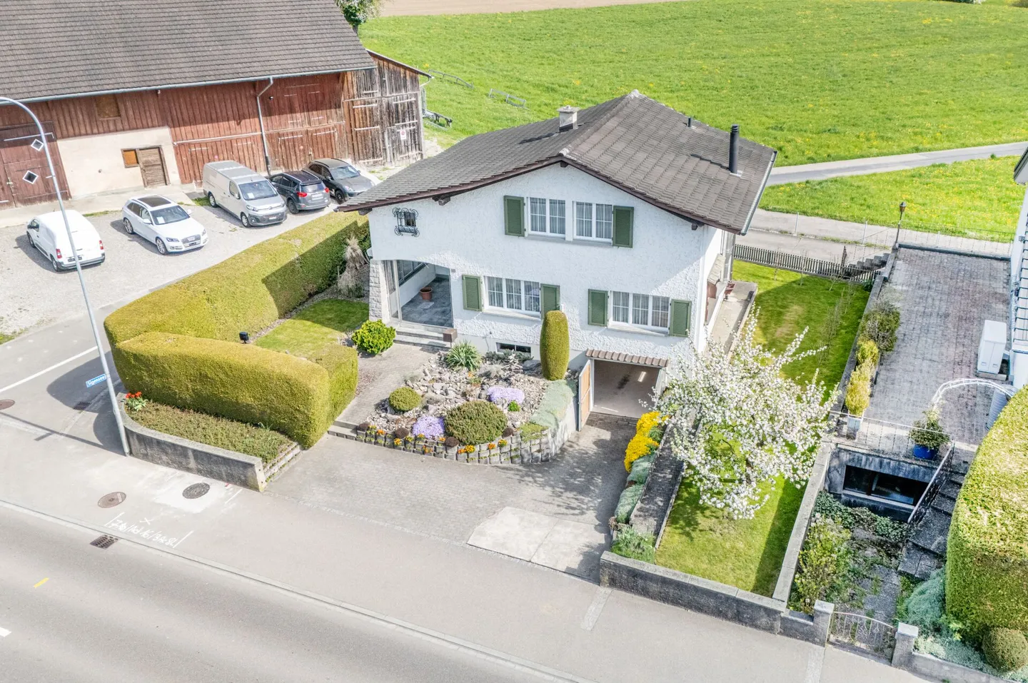 Maison individuelle de 3,5 pièces avec garage, véranda et vue imprenable sur la verdure - Photo 2 sur 31