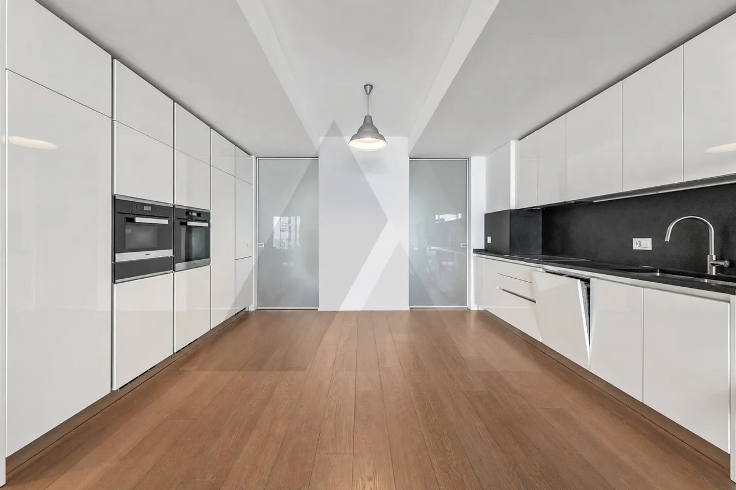 Elegant Apartment in Paradiso - Photo 12 of 19
