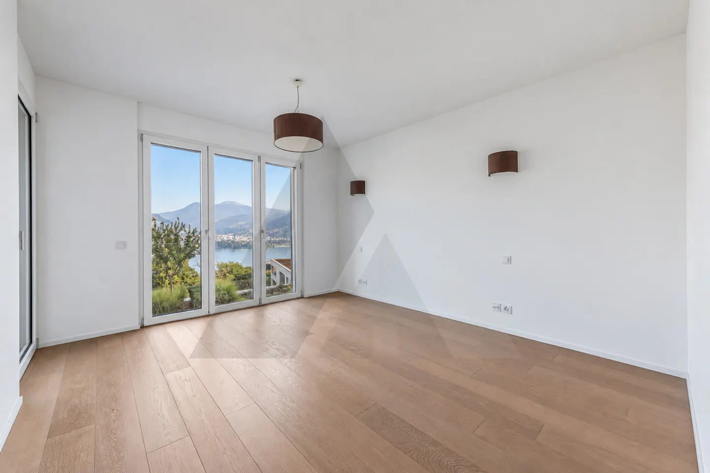 Elegant Apartment in Paradiso - Photo 18 of 19