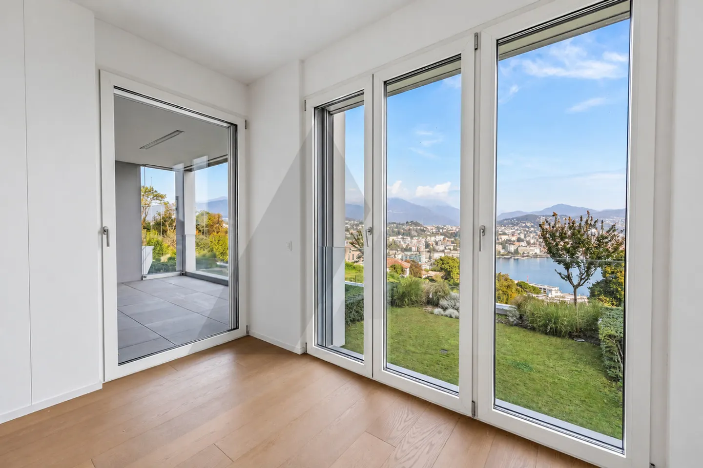 Elegant Apartment in Paradiso - Photo 19 of 19
