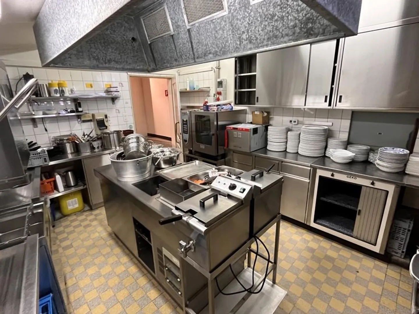 Nuovo affittuario cercasi: Ristorante con bella vista sul lago e sulle montagne - Foto 8 di 11