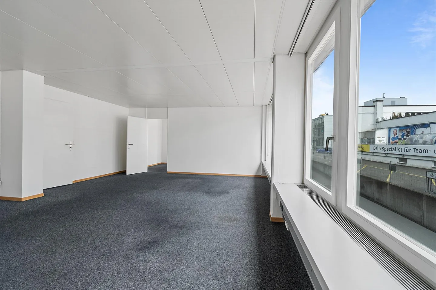 Your business premises in a central location - Photo 1 of 18