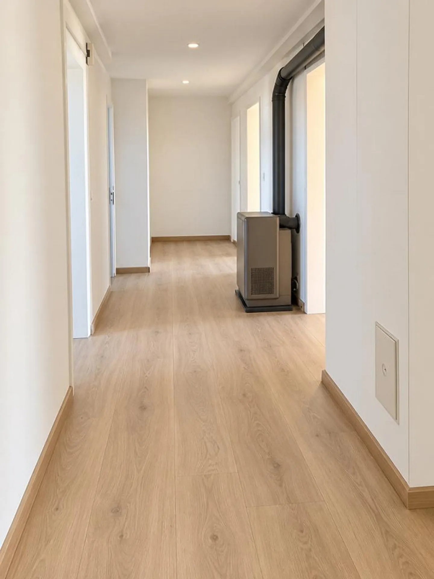 Beautiful attic apartment for rent on the 3rd floor - Photo 5 of 8