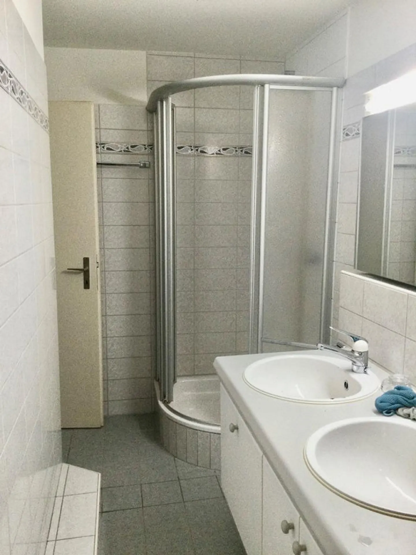 Beautiful attic apartment for rent on the 3rd floor - Photo 6 of 8