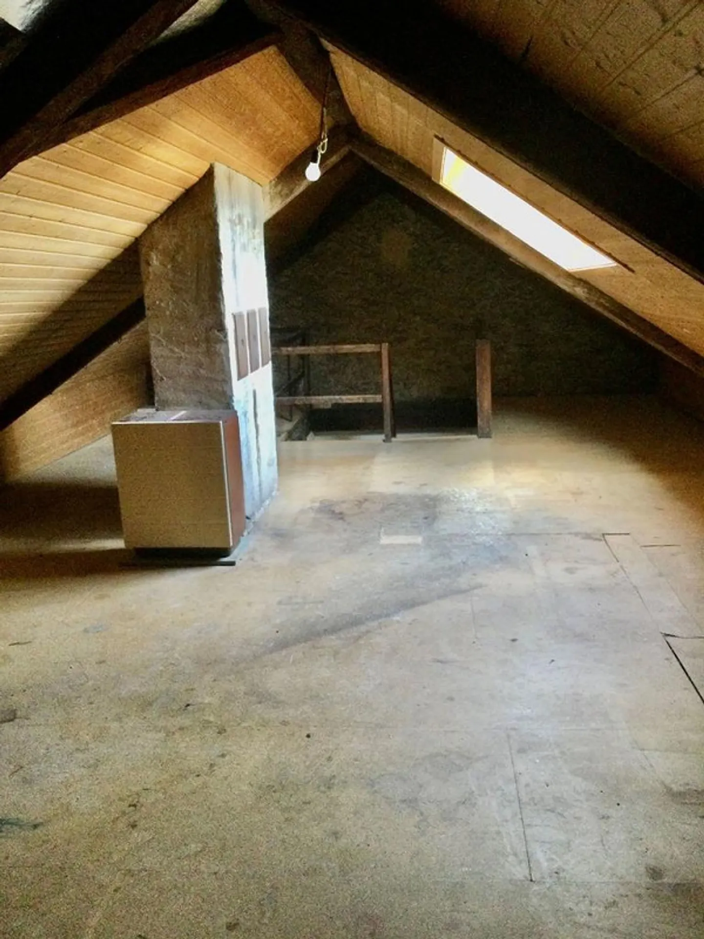 Beautiful attic apartment for rent on the 3rd floor - Photo 8 of 8
