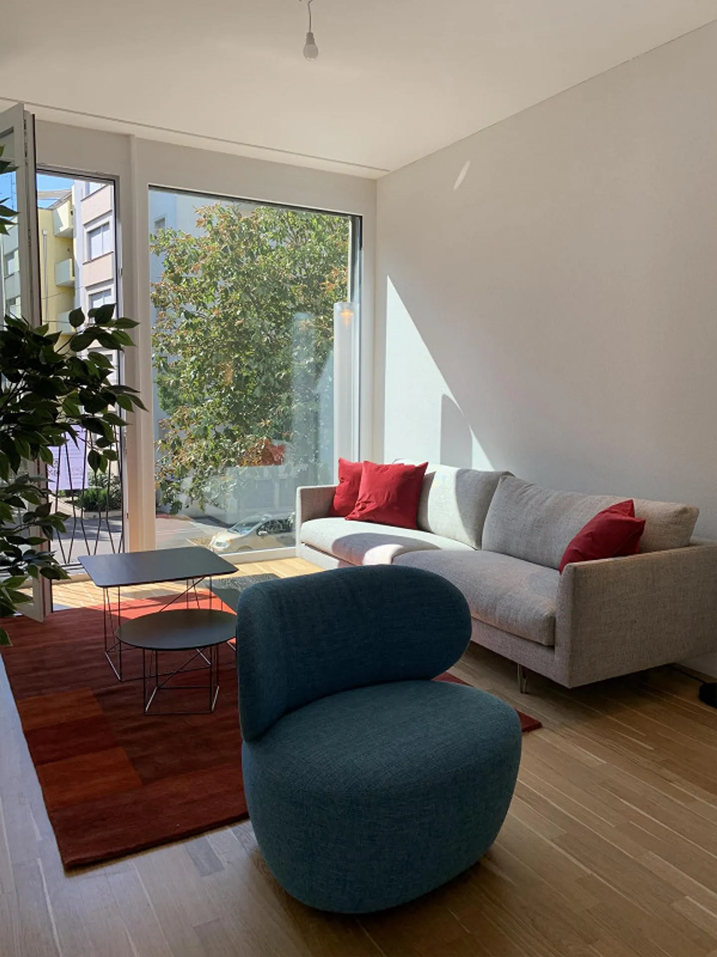 Urban Living: Modern 2.5 Room Loft Apartment in Basel - Photo 3 of 6