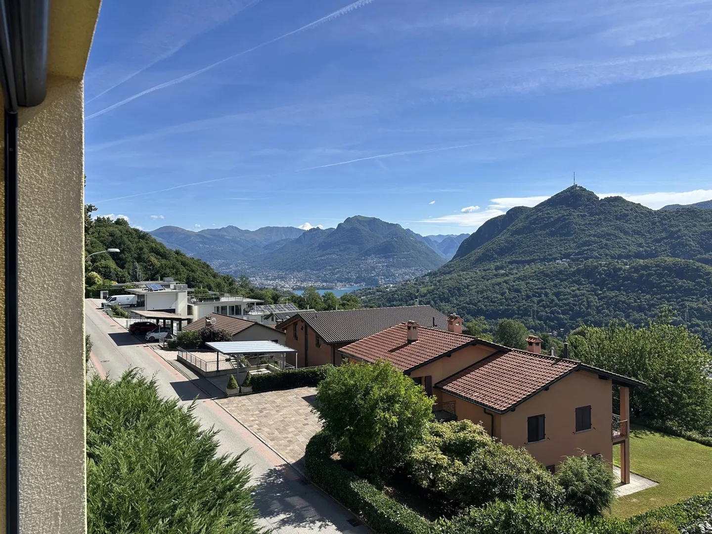 AGRA - COLLINA D'ORO duplex penthouse 5.5 rooms with lake and mountain view - Photo 1 of 9