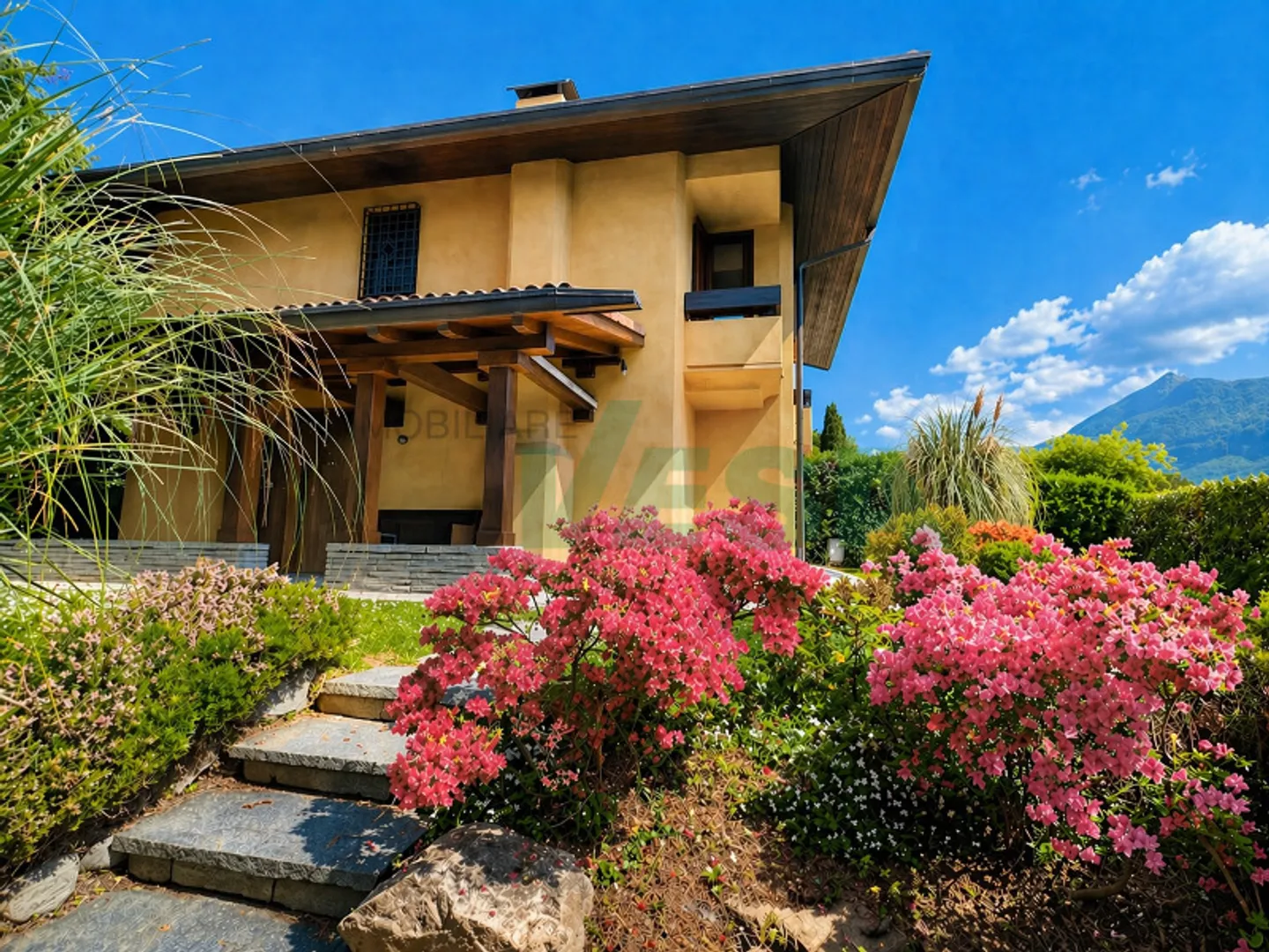 Villa élégante avec belle vue sur le lac dans une résidence exclusive avec piscine et tennis - Photo 3 sur 15