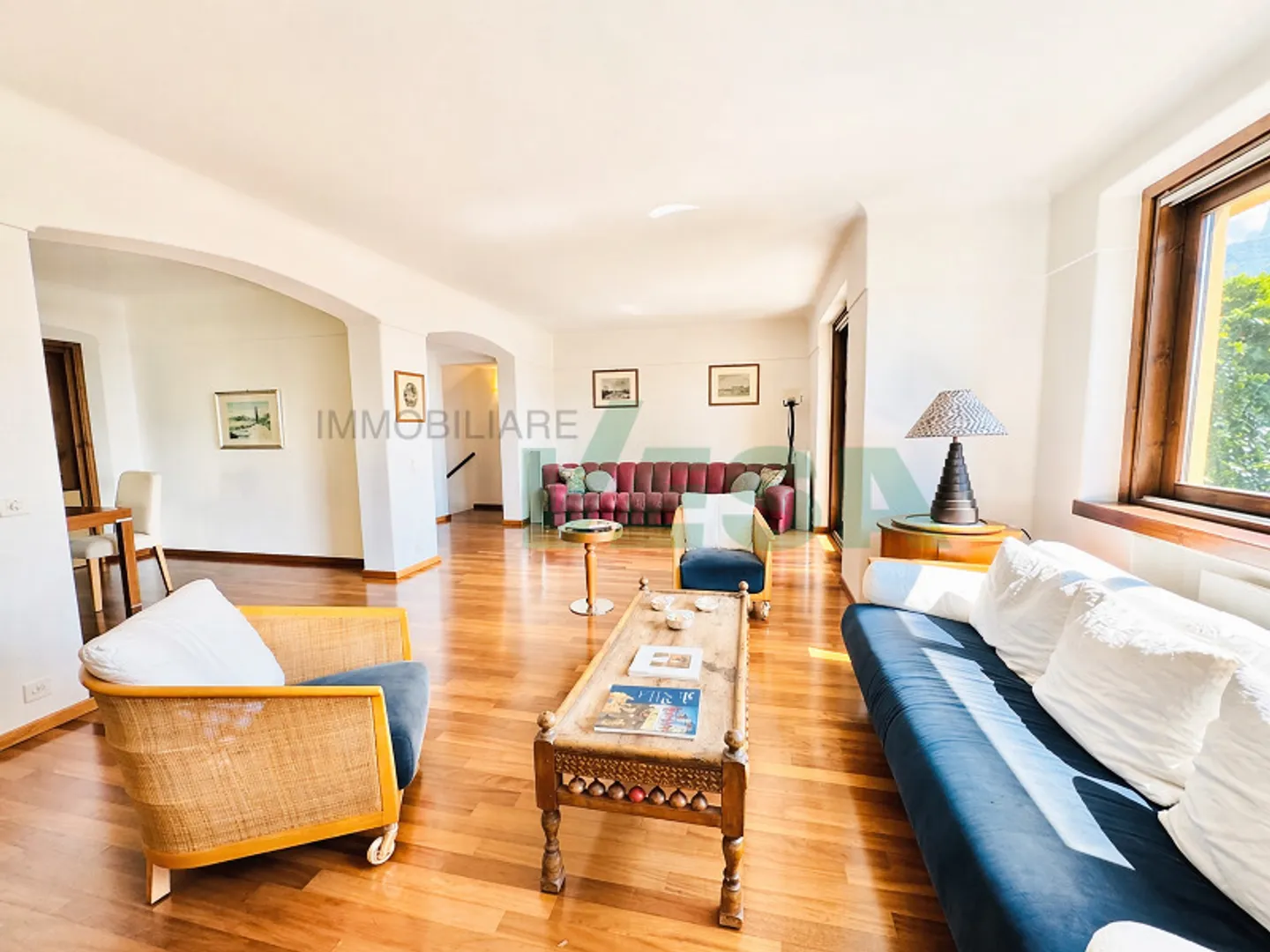 Villa élégante avec belle vue sur le lac dans une résidence exclusive avec piscine et tennis - Photo 4 sur 15