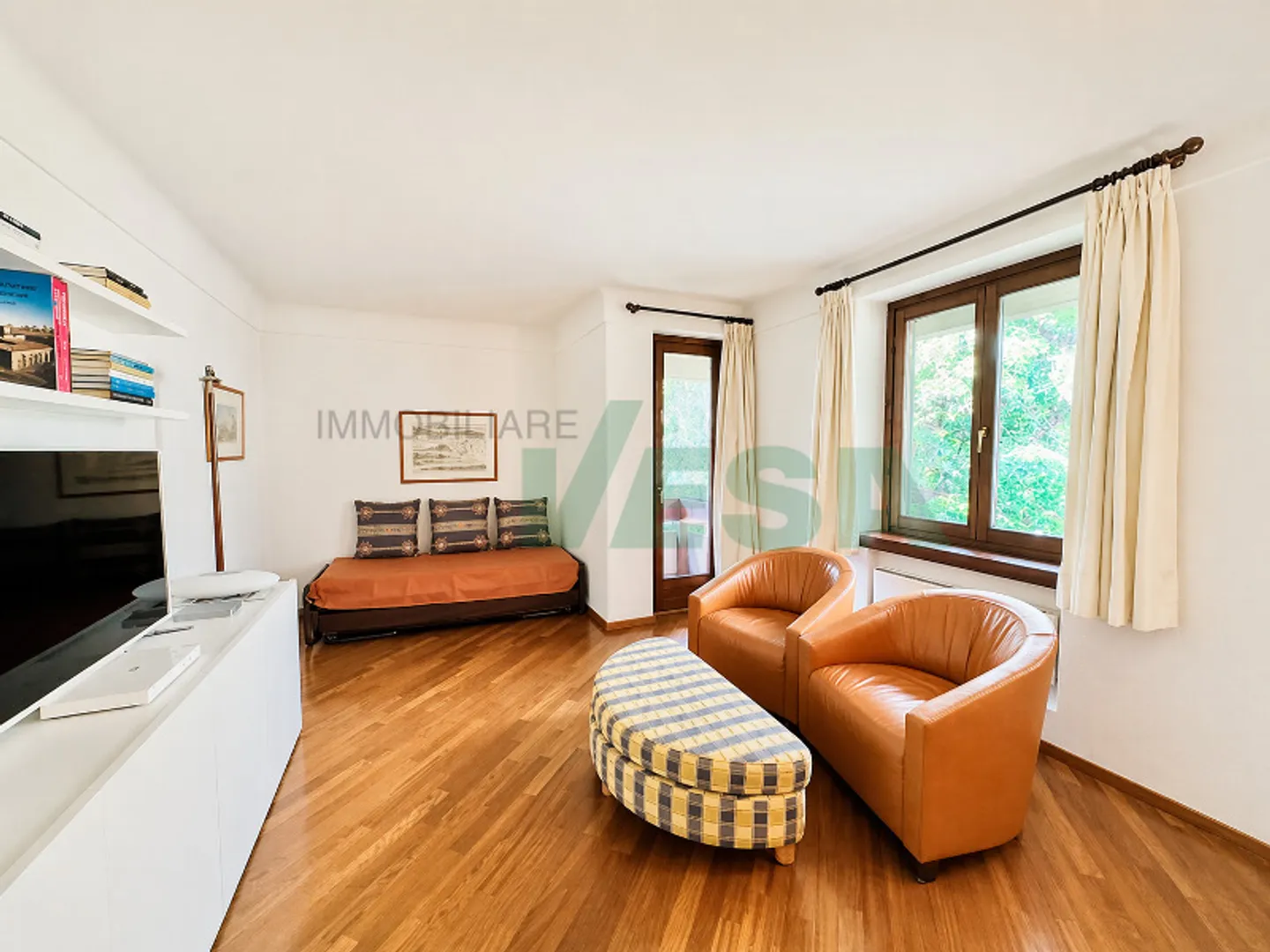 Villa élégante avec belle vue sur le lac dans une résidence exclusive avec piscine et tennis - Photo 10 sur 15