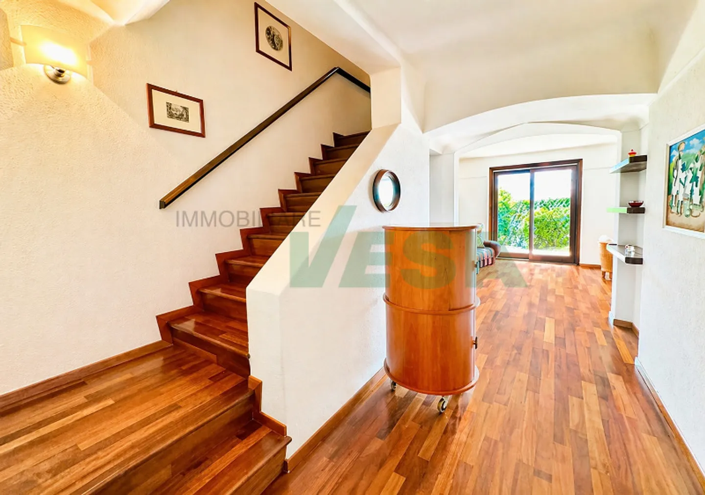 Villa élégante avec belle vue sur le lac dans une résidence exclusive avec piscine et tennis - Photo 9 sur 15