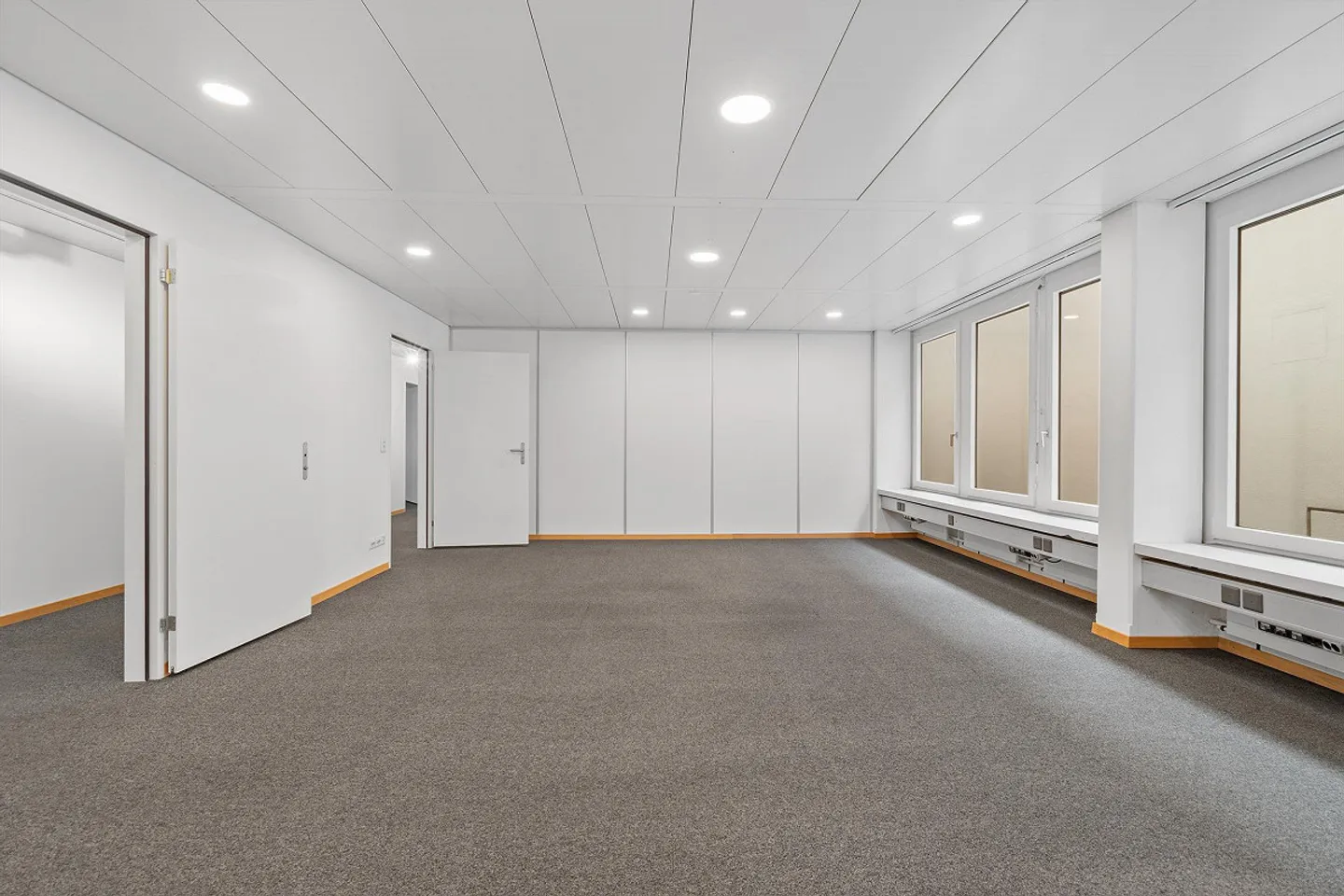 Your business premises in a central location - Photo 7 of 18