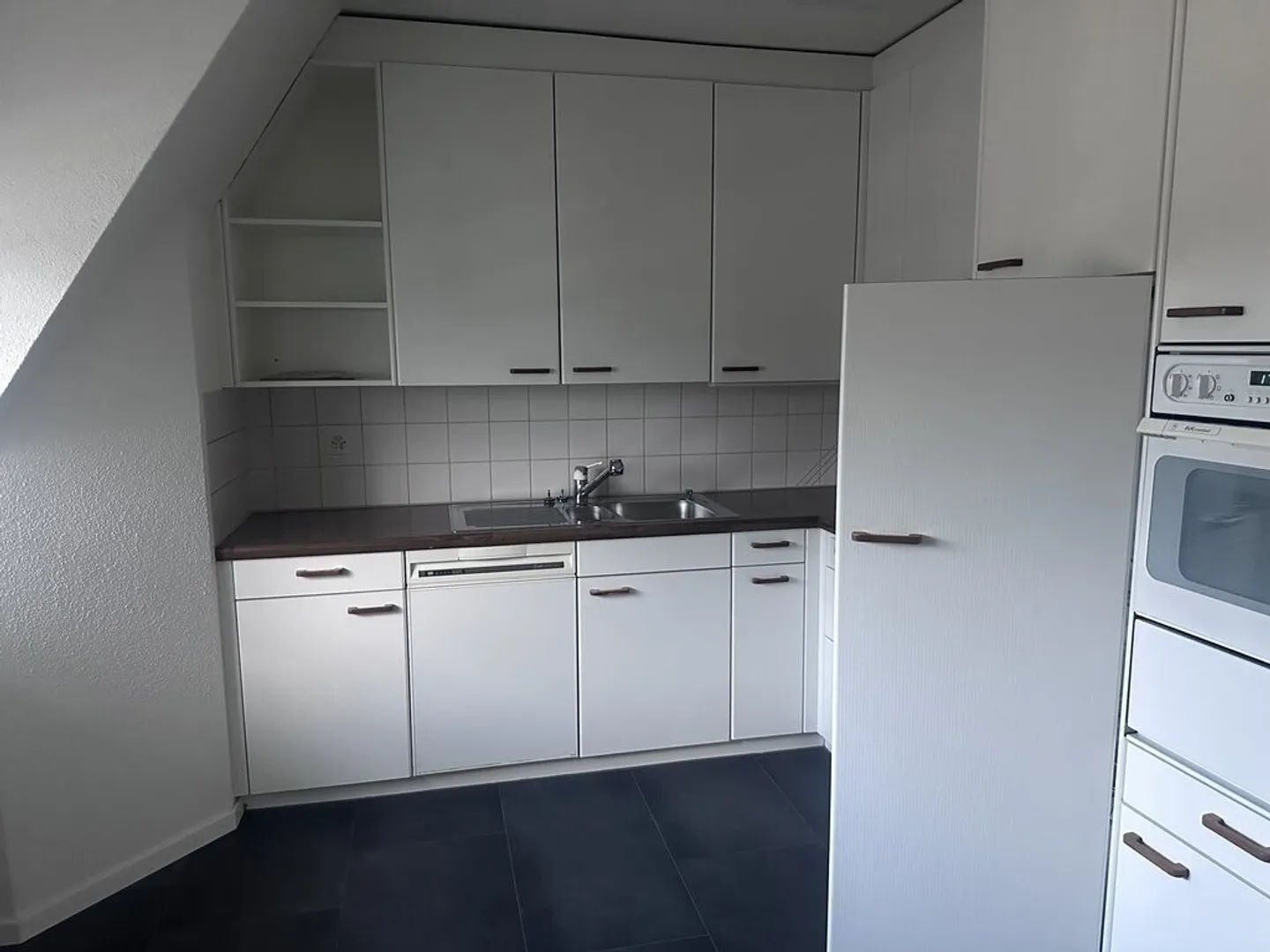 Stylish Living - Photo 6 of 6
