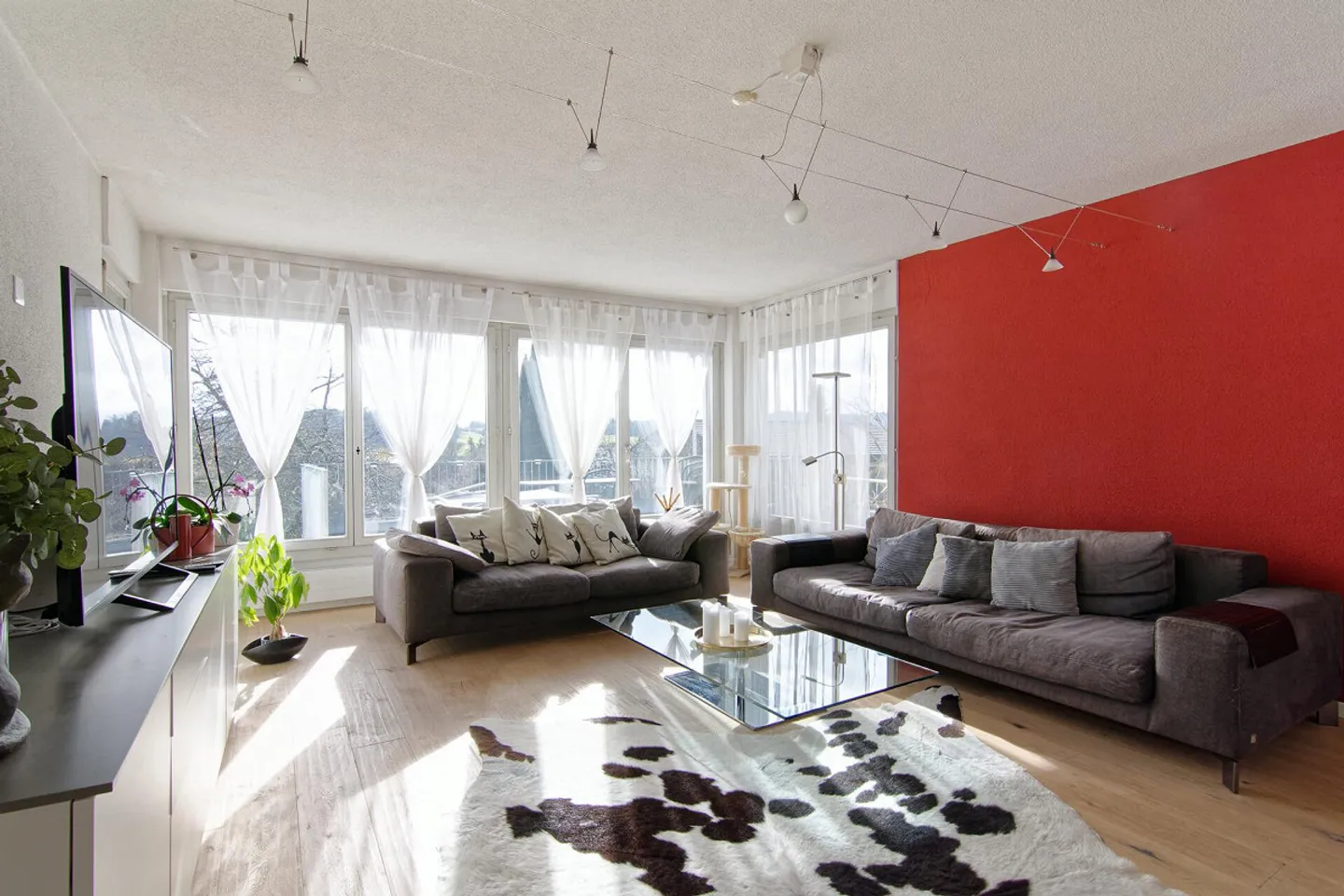 Geräumiges Familienhaus mit Garten - Foto 3 von 6