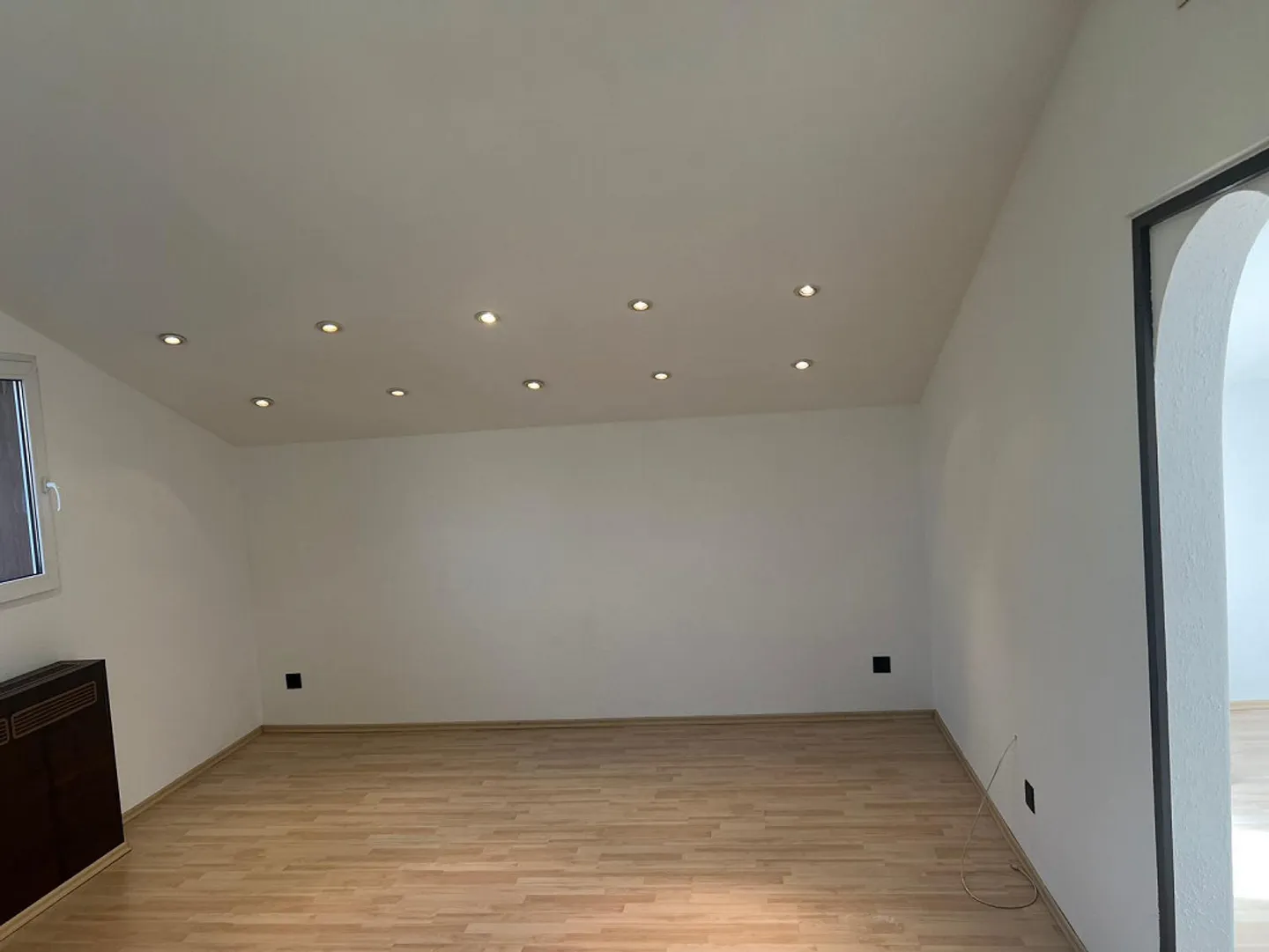 Bright and spacious apartment - Photo 2 of 7