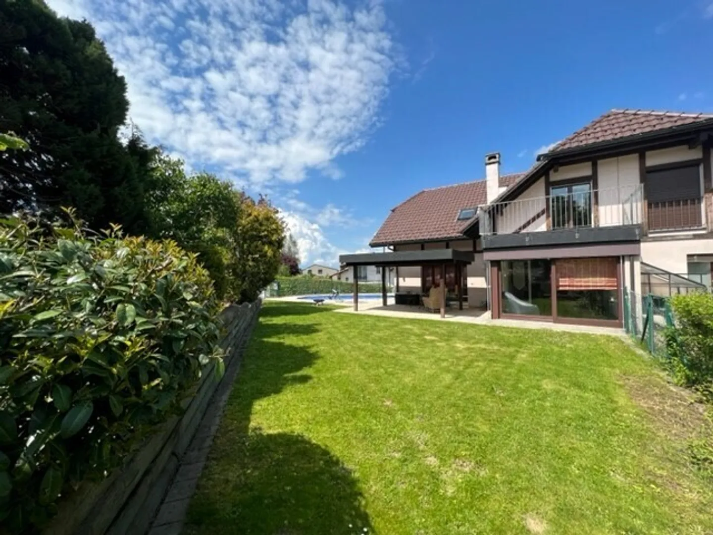 Doppelhaushälfte mit 5 Zimmern - ca. 135 m2 Wohnfläche - Foto 2 von 12