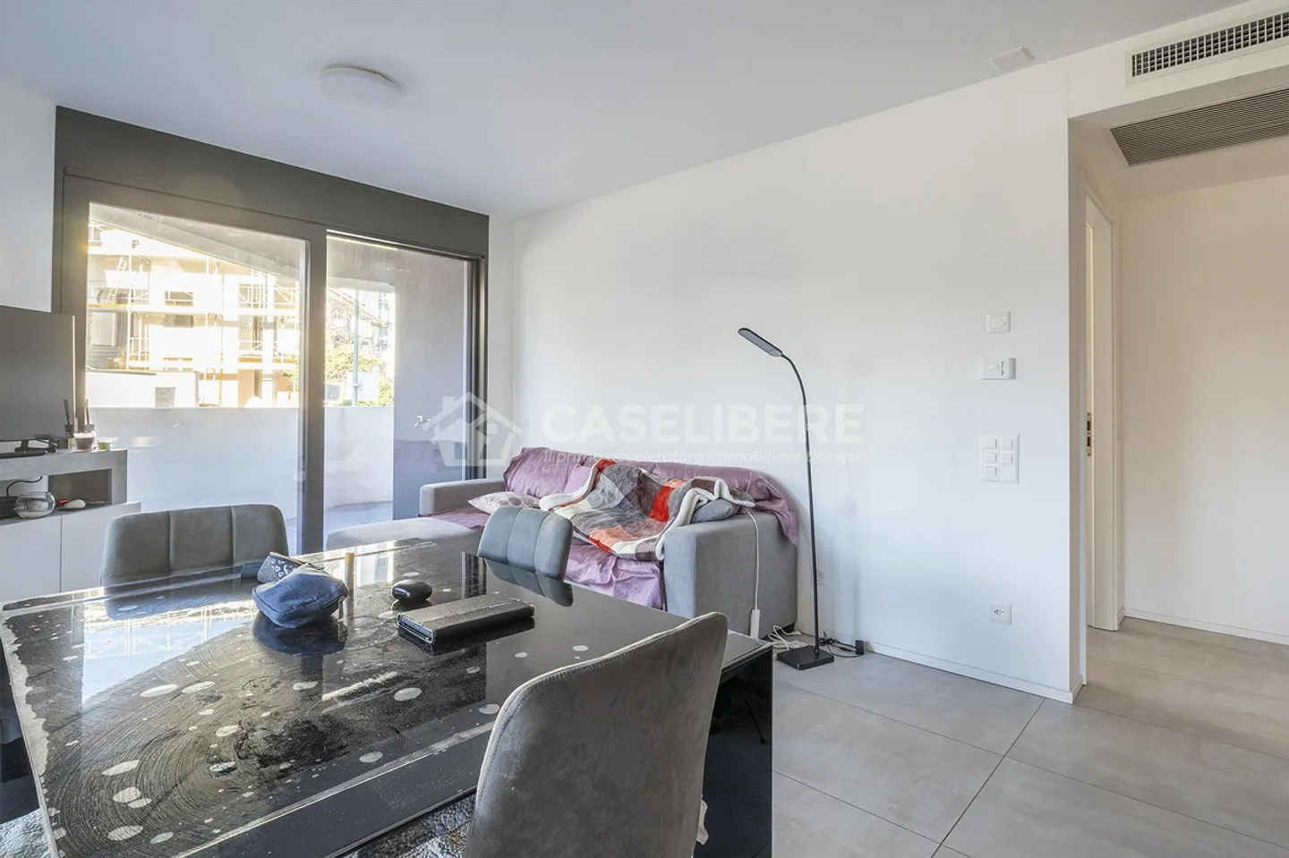 ELEGANT 2.5 ROOMS FURNISHED APARTMENT IN BREGANZONA - Photo 3 of 11