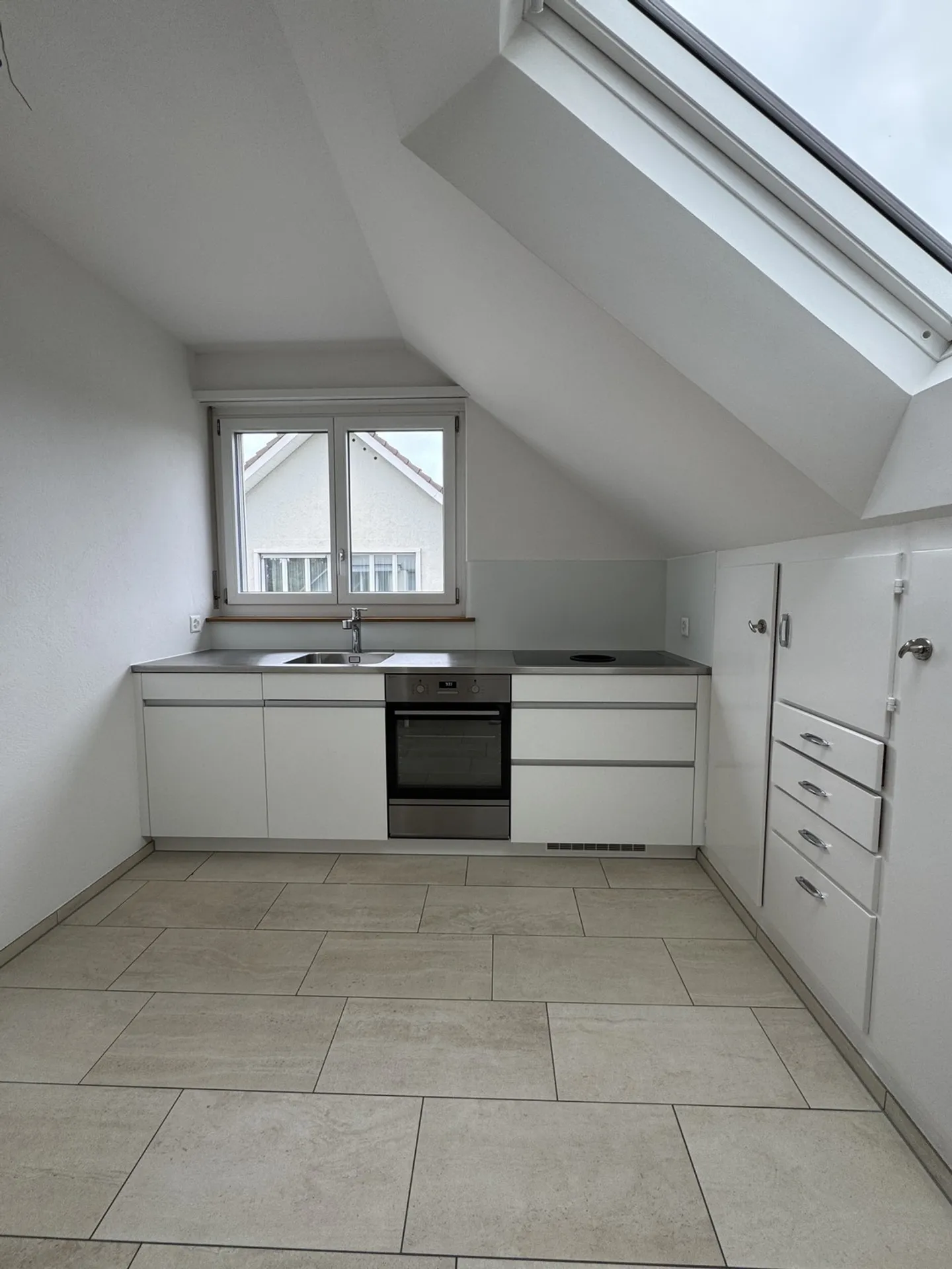 Appartement rénové avec une proximité idéale de la ville - Photo 2 sur 6