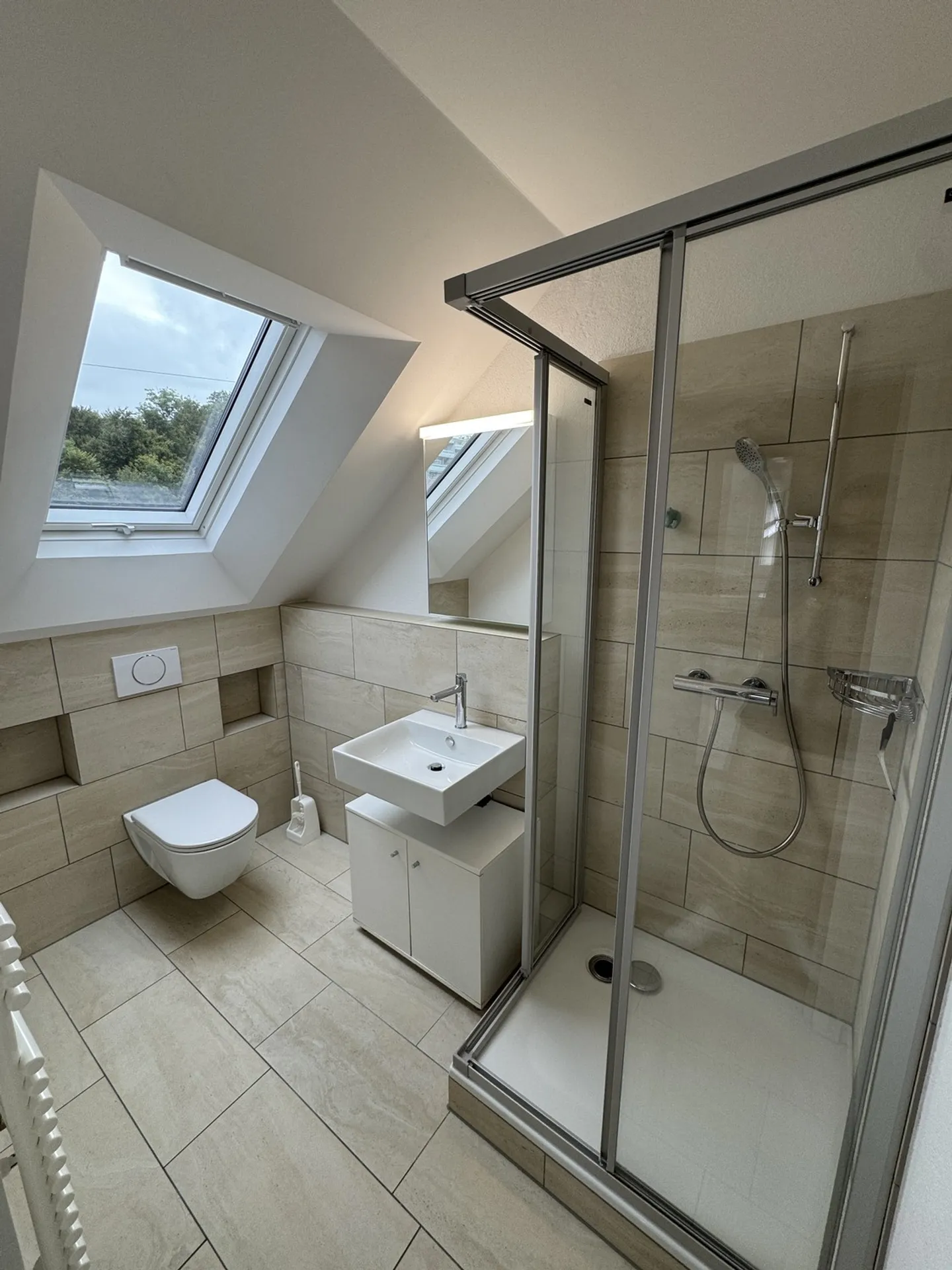 Appartement rénové avec une proximité idéale de la ville - Photo 3 sur 6