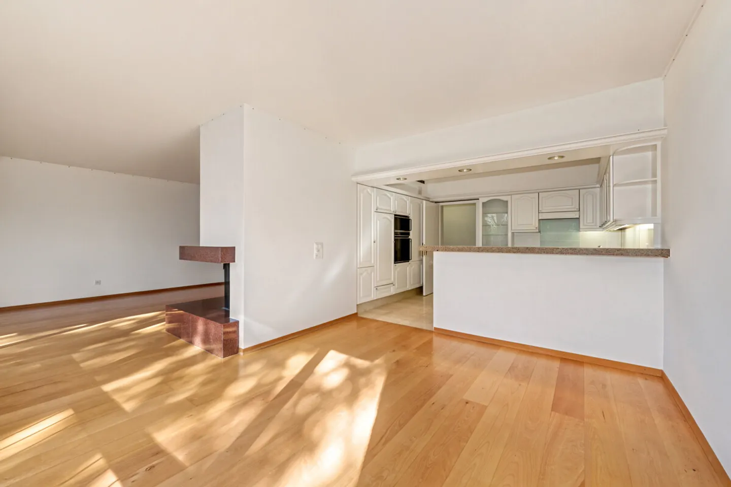Appartement spacieux de 2,5 pièces avec installations de bien-être à Küsnacht - Photo 2 sur 5