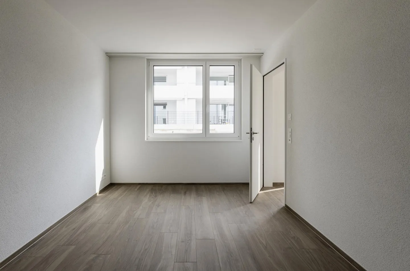 Modern 2.5 Room Apartment in a Central Location - Photo 5 of 8