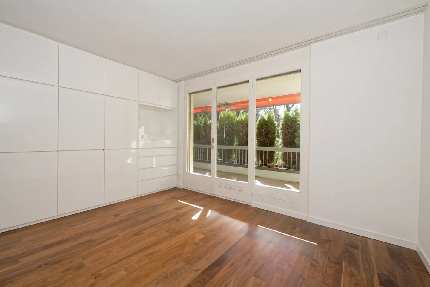 Appartement spacieux de 2,5 pièces avec installations de bien-être à Küsnacht - Photo 3 sur 5