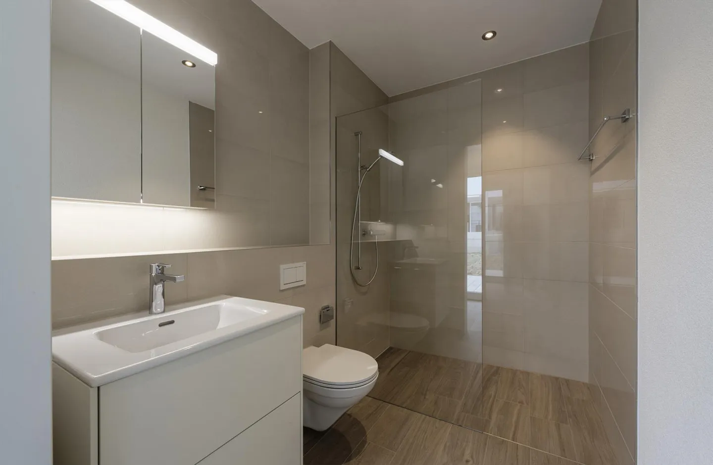 Modern 2.5 Room Apartment in a Central Location - Photo 6 of 8