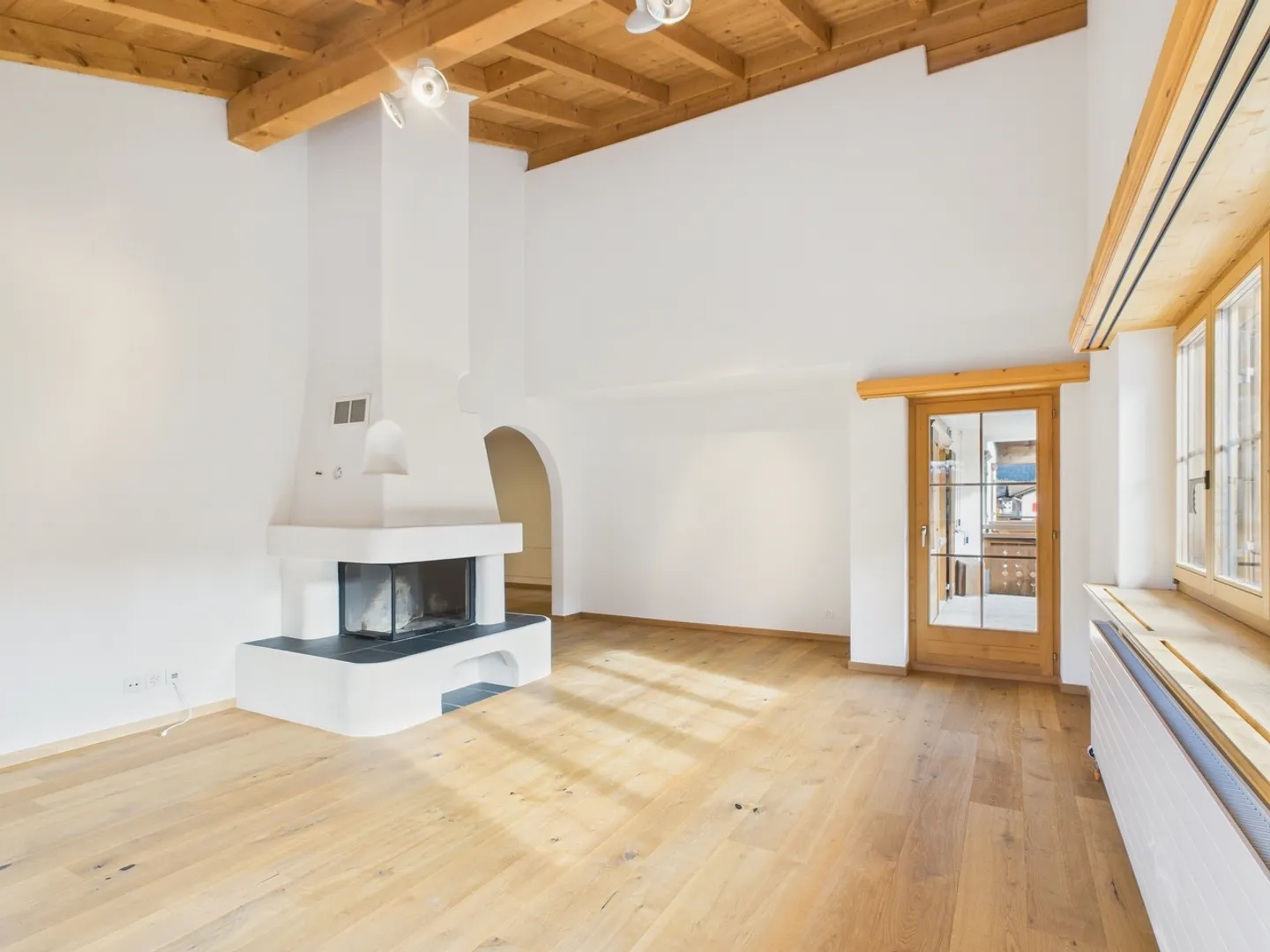 Luminoso appartamento di 4,5 stanze con camino a Klosters - residenza principale e secondaria possibile - Foto 1 di 13