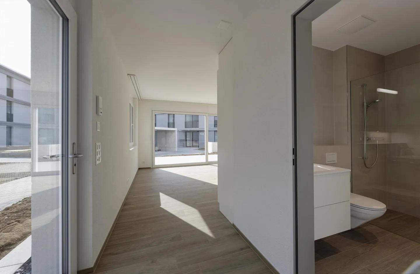 Modern 2.5 Room Apartment in a Central Location - Photo 7 of 8