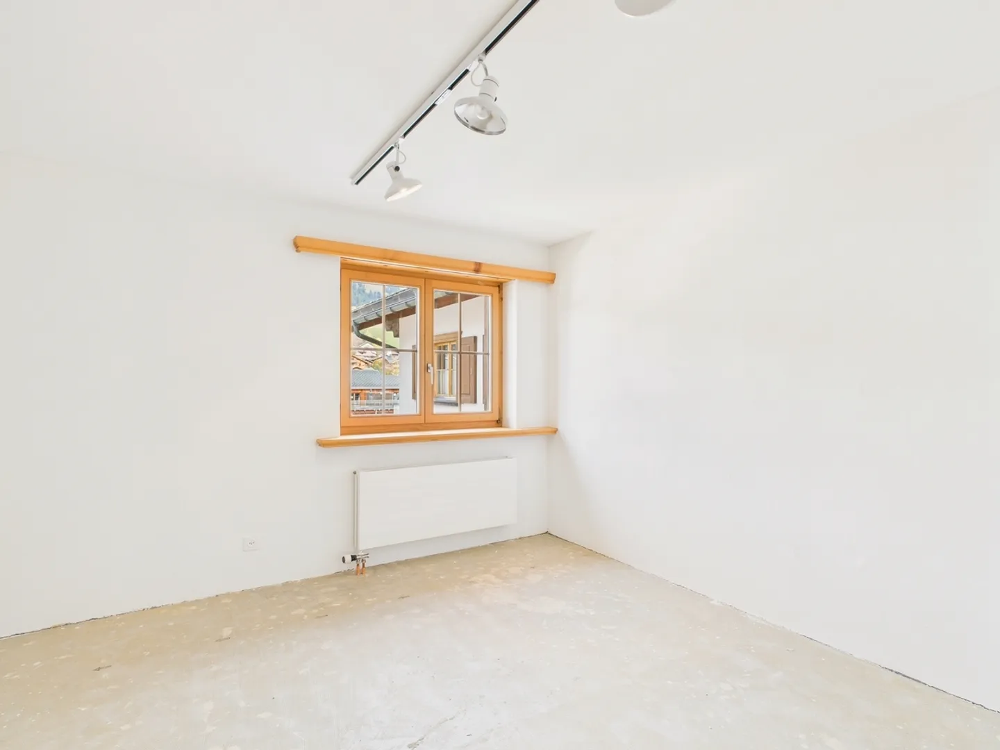 Luminoso appartamento di 4,5 stanze con camino a Klosters - residenza principale e secondaria possibile - Foto 7 di 13