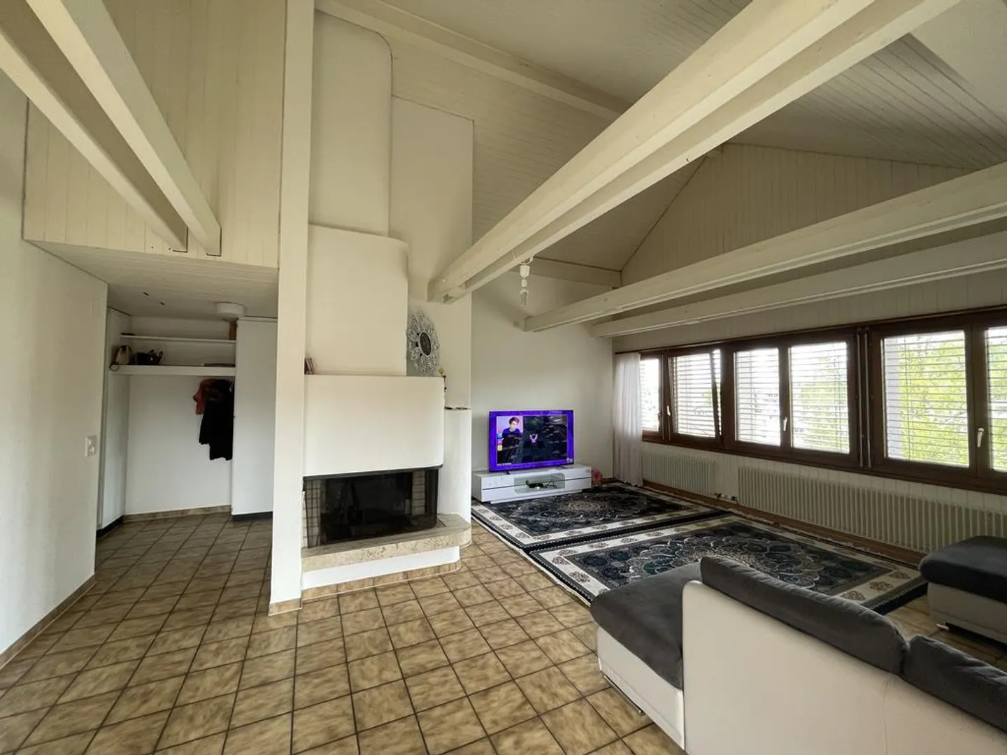 Cozy family apartment with a spacious floor plan - Photo 1 of 7