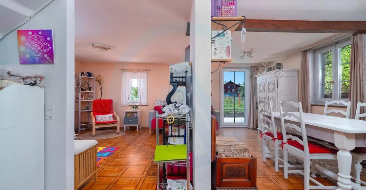 Grande casa in assoluta tranquillità con un magnifico giardino di fronte al Moléson - Foto 5 di 13