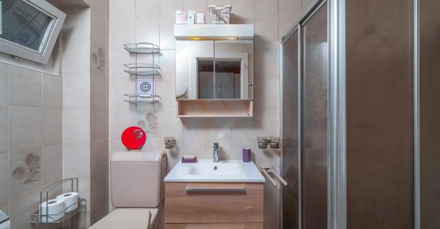 Grande casa in assoluta tranquillità con un magnifico giardino di fronte al Moléson - Foto 8 di 13