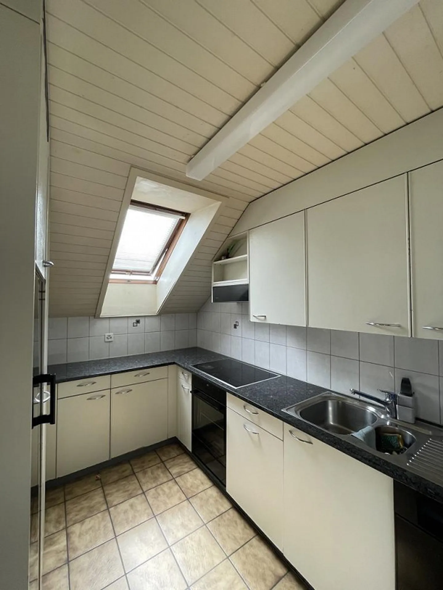 Cozy family apartment with a spacious floor plan - Photo 4 of 7