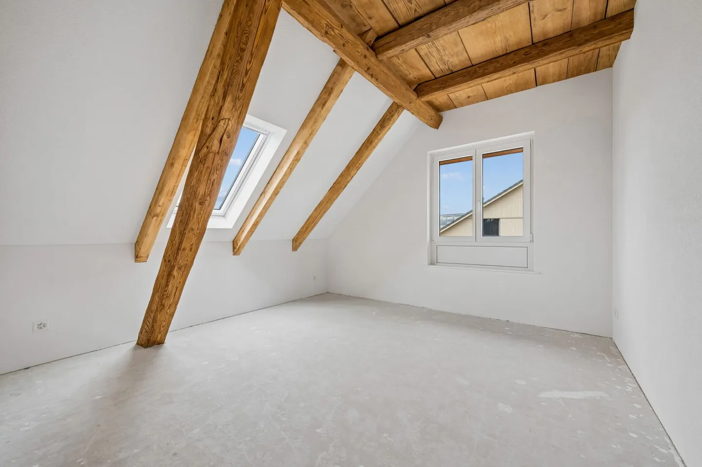 Characterful 5.5-room penthouse apartment with loggia - Photo 6 of 14
