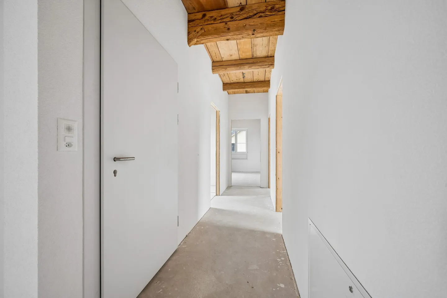 Characterful 5.5-room penthouse apartment with loggia - Photo 9 of 14