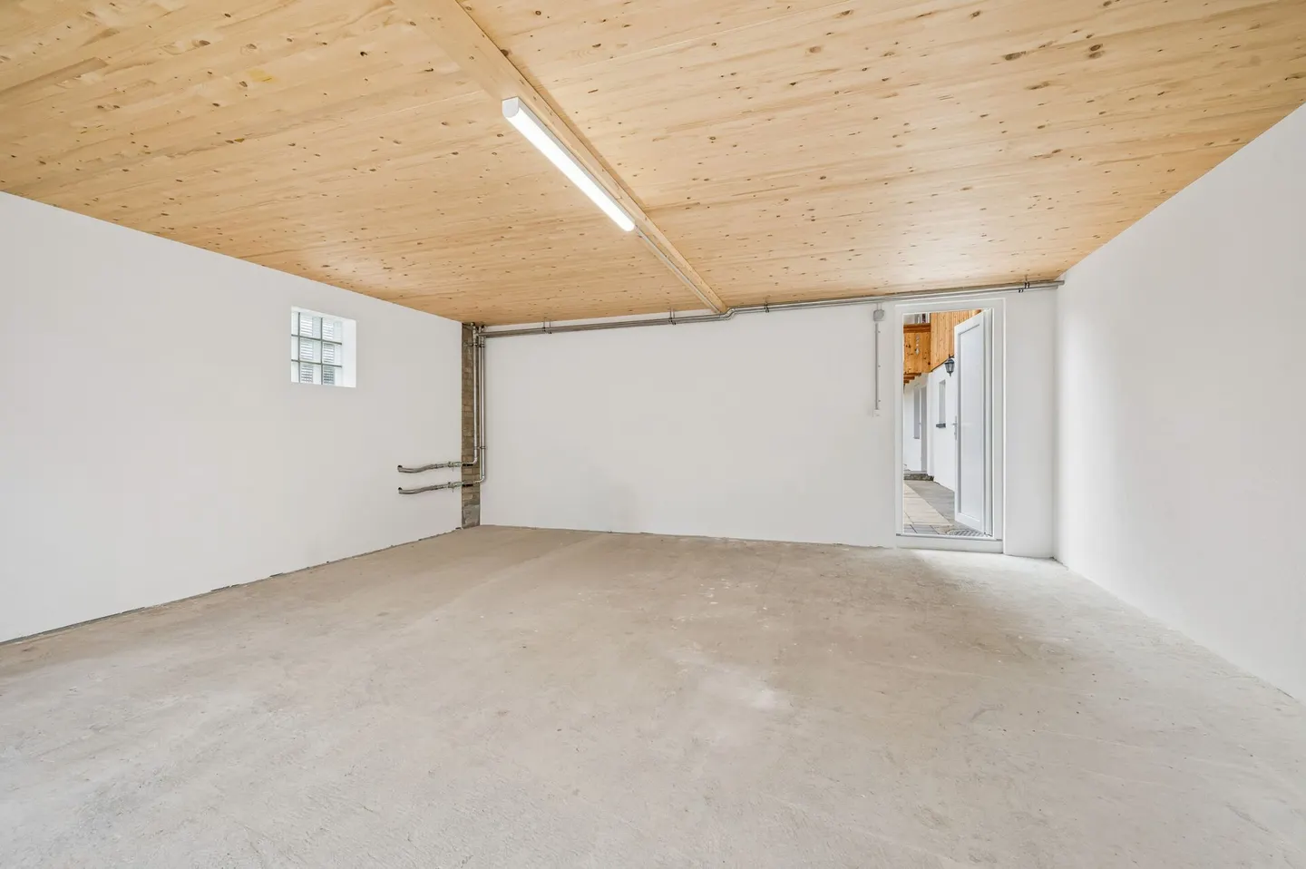 Characterful 5.5-room penthouse apartment with loggia - Photo 10 of 14