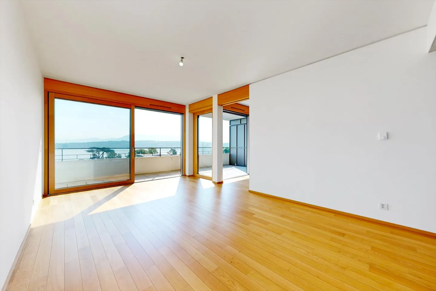 A magnificent renovated accommodation just steps from Lake Geneva - Photo 8 of 10