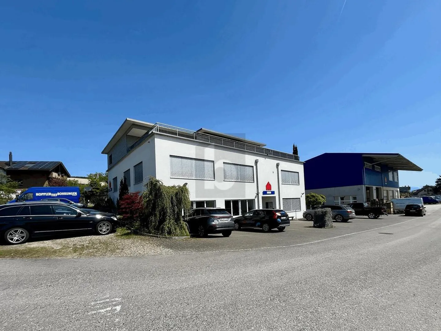 TOP EQUIPPED, MODERN AND SPACIOUS - Photo 1 of 6